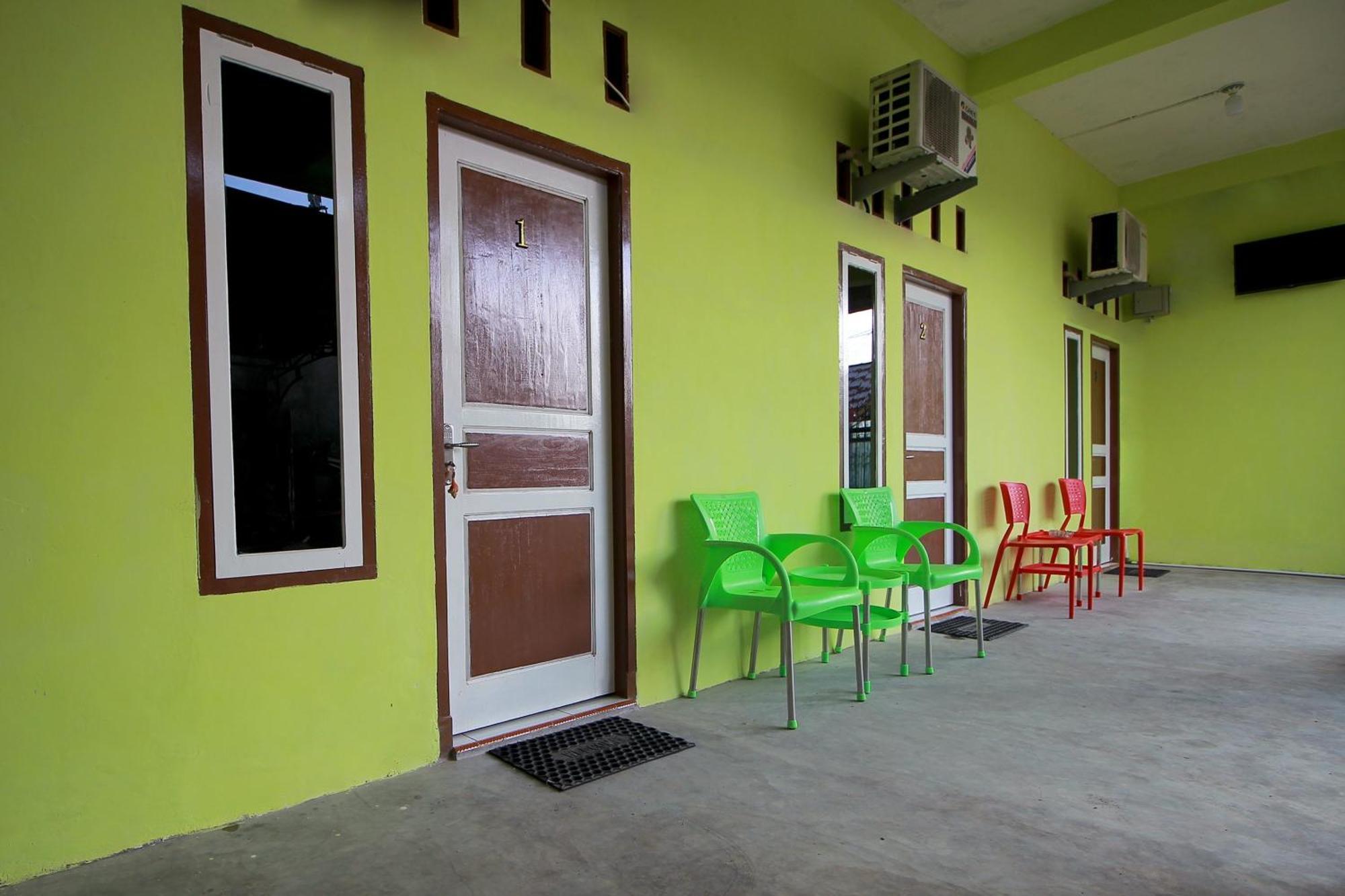 Oyo 2585 Sherren Guest House Lubuklinggau Extérieur photo